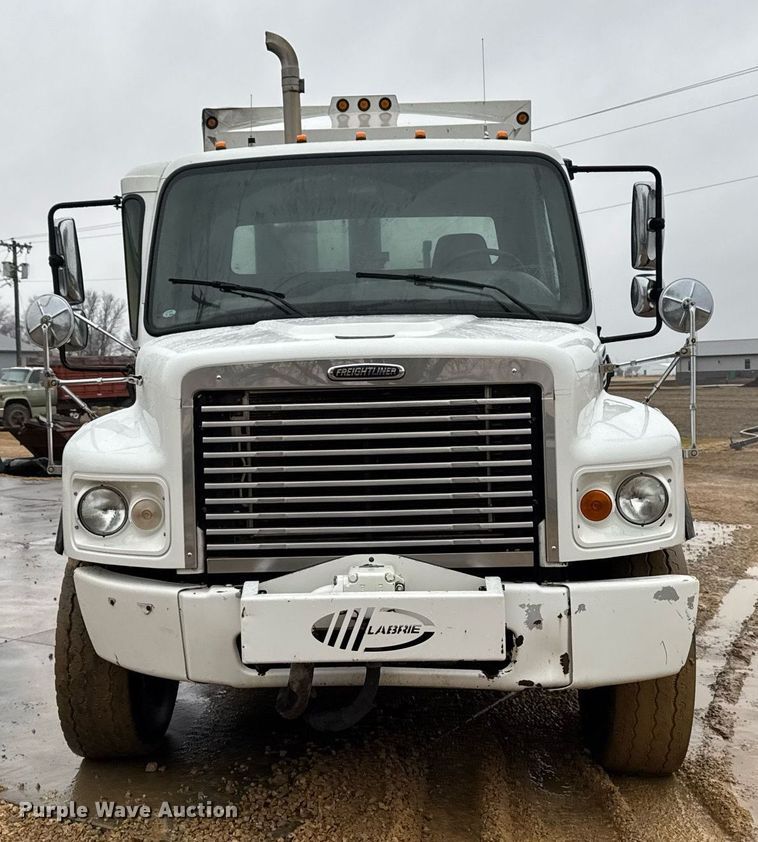 image for item EG7114 2006 Freightliner Business Class M2 refuse truck