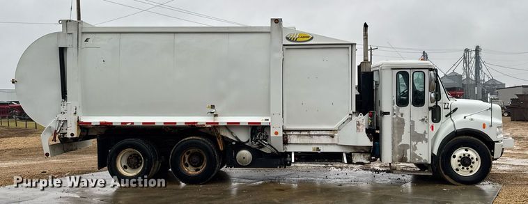 image for item EG7114 2006 Freightliner Business Class M2 refuse truck