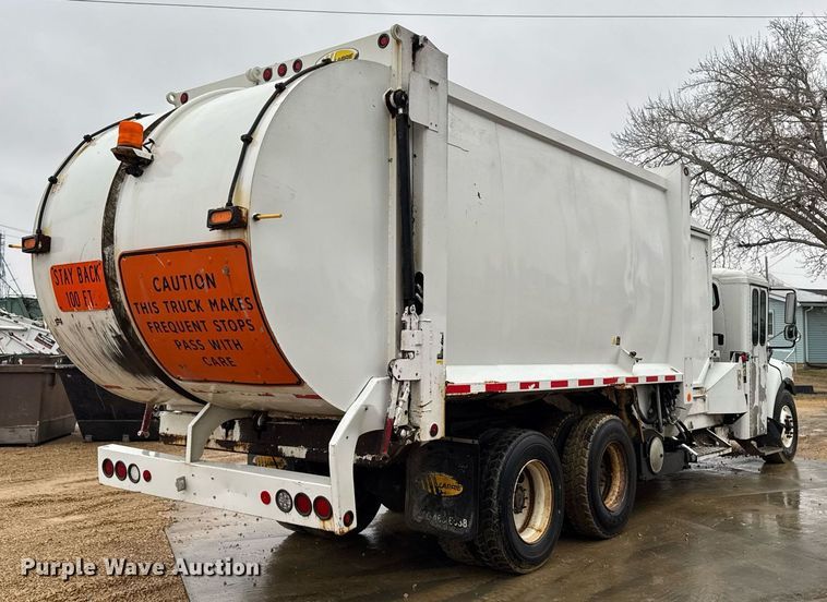 image for item EG7114 2006 Freightliner Business Class M2 refuse truck