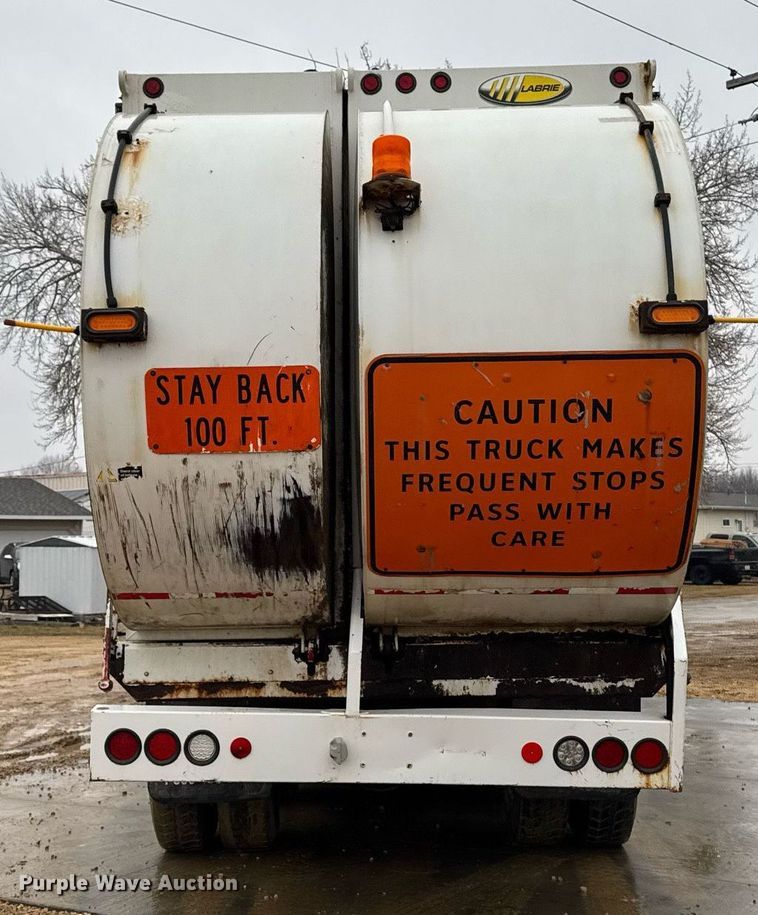 image for item EG7114 2006 Freightliner Business Class M2 refuse truck