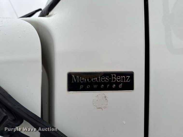 image for item EG7114 2006 Freightliner Business Class M2 refuse truck