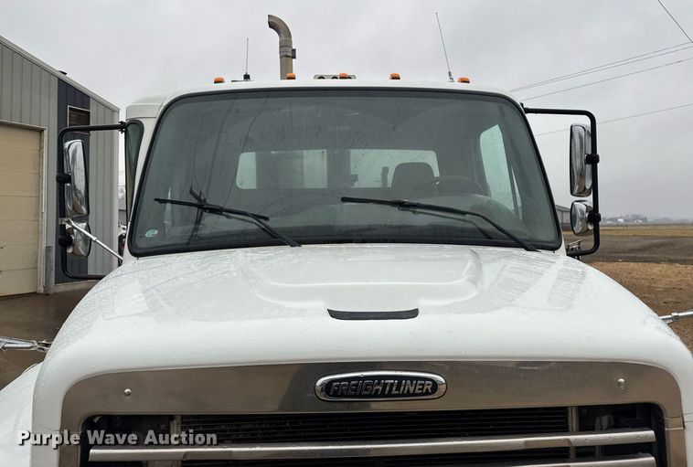 image for item EG7114 2006 Freightliner Business Class M2 refuse truck