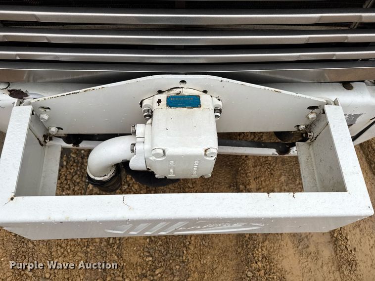 image for item EG7114 2006 Freightliner Business Class M2 refuse truck