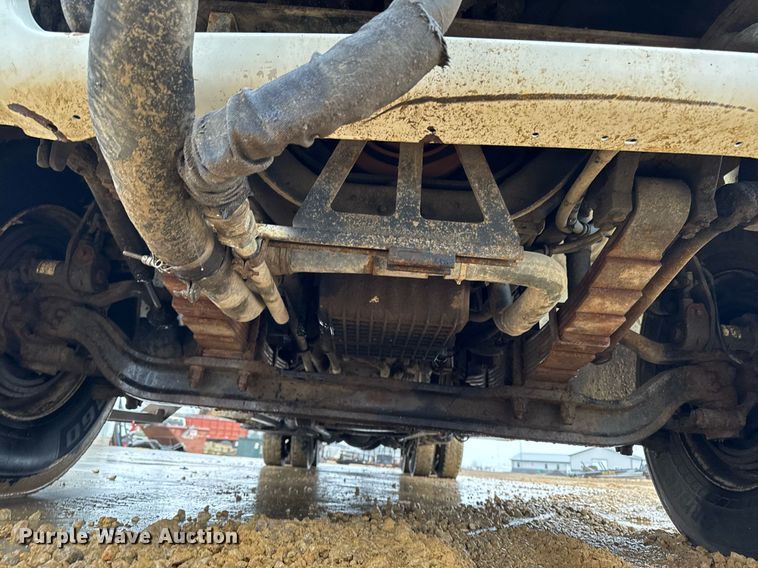 image for item EG7114 2006 Freightliner Business Class M2 refuse truck