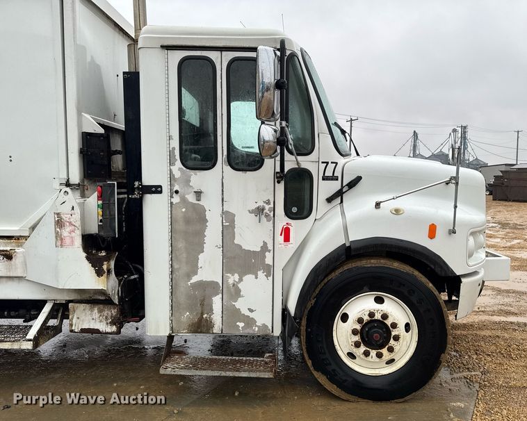 image for item EG7114 2006 Freightliner Business Class M2 refuse truck