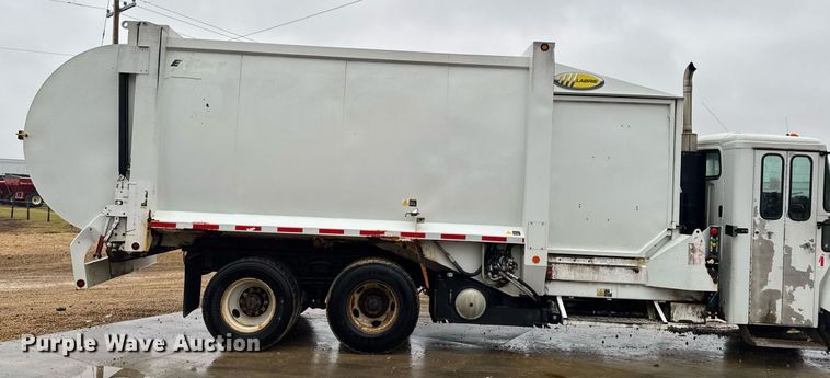 image for item EG7114 2006 Freightliner Business Class M2 refuse truck