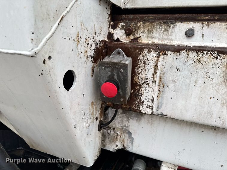 image for item EG7114 2006 Freightliner Business Class M2 refuse truck