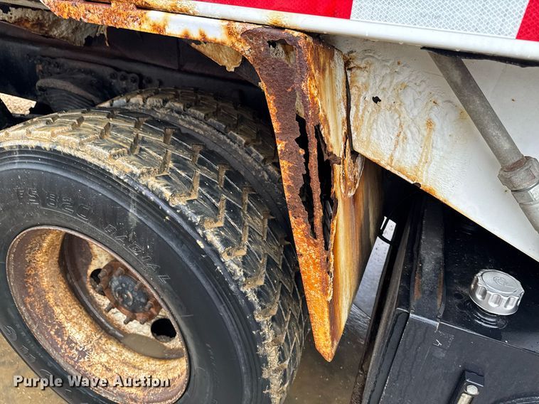 image for item EG7114 2006 Freightliner Business Class M2 refuse truck