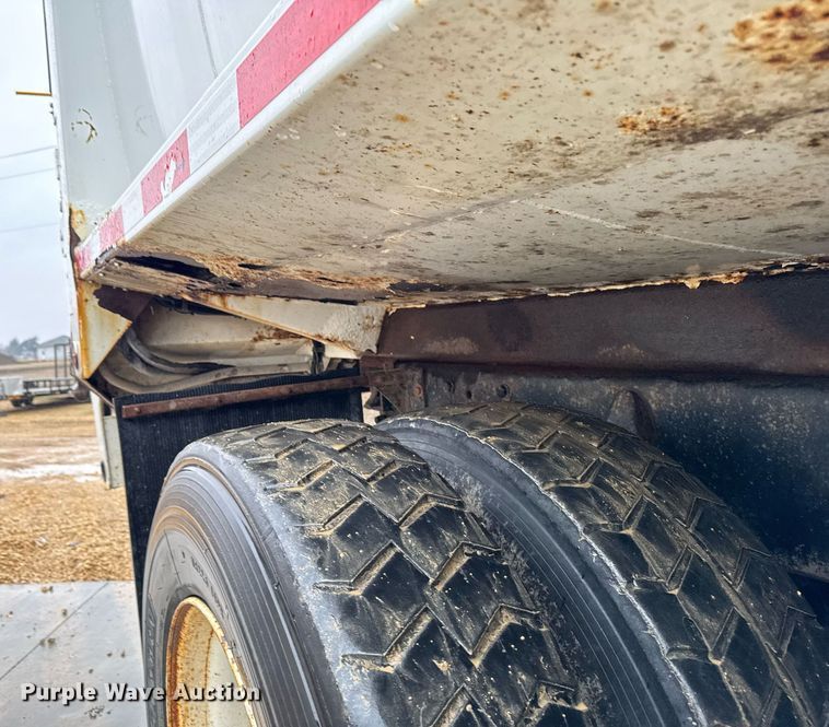 image for item EG7114 2006 Freightliner Business Class M2 refuse truck