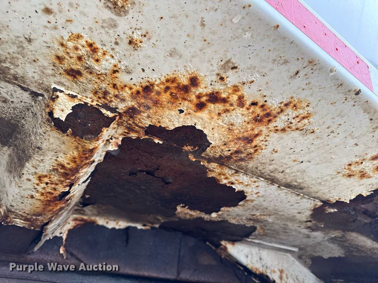 image for item EG7114 2006 Freightliner Business Class M2 refuse truck