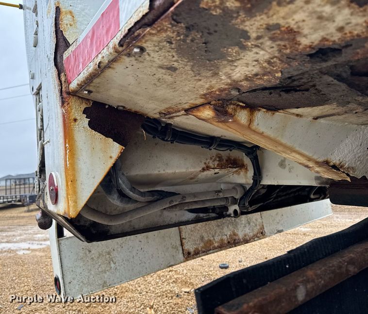 image for item EG7114 2006 Freightliner Business Class M2 refuse truck