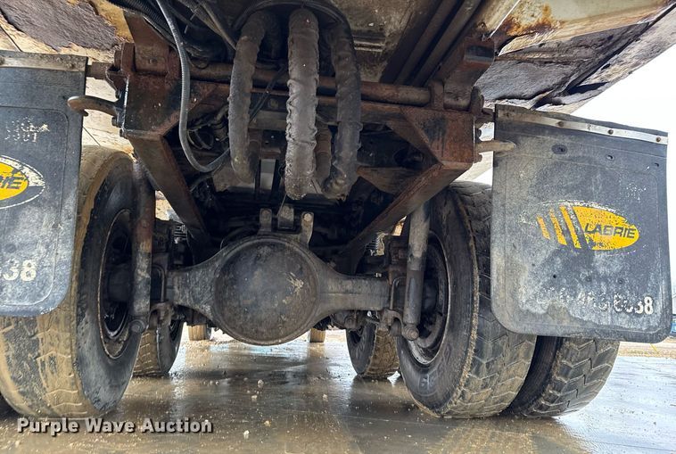 image for item EG7114 2006 Freightliner Business Class M2 refuse truck