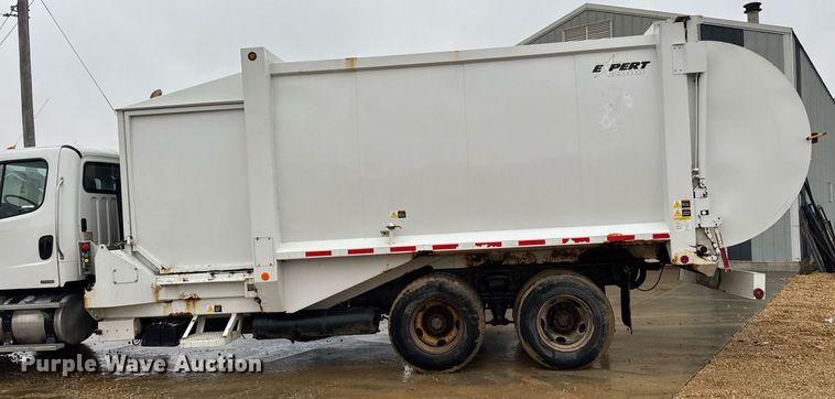 image for item EG7114 2006 Freightliner Business Class M2 refuse truck