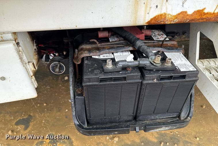 image for item EG7114 2006 Freightliner Business Class M2 refuse truck