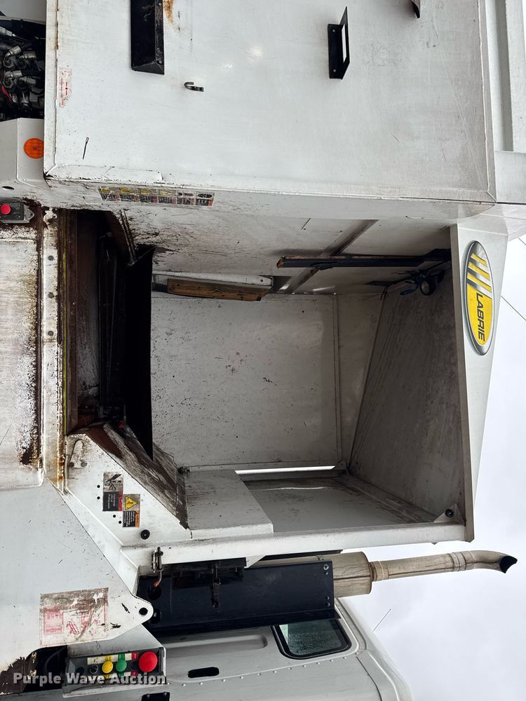 image for item EG7114 2006 Freightliner Business Class M2 refuse truck