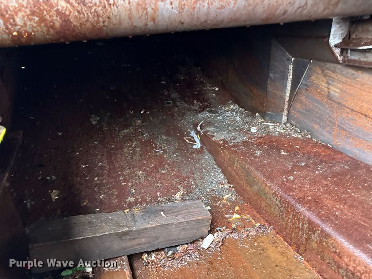 image for item EG7114 2006 Freightliner Business Class M2 refuse truck