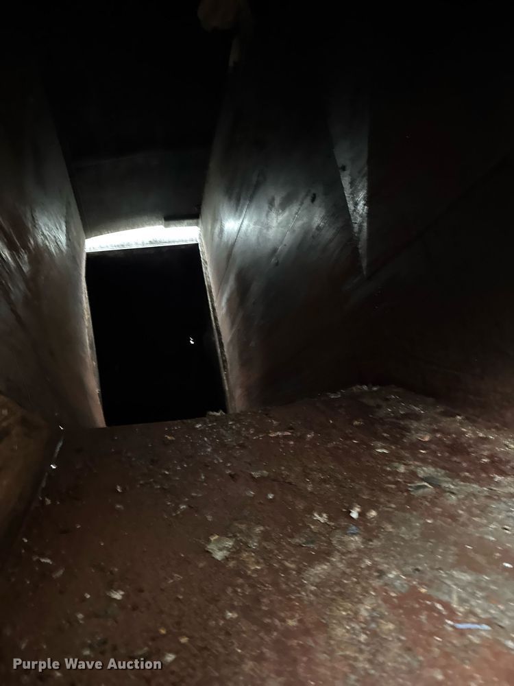 image for item EG7114 2006 Freightliner Business Class M2 refuse truck