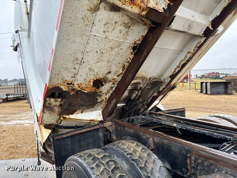 image for item EG7114 2006 Freightliner Business Class M2 refuse truck