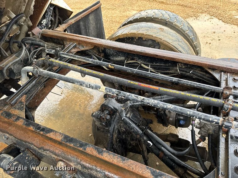 image for item EG7114 2006 Freightliner Business Class M2 refuse truck