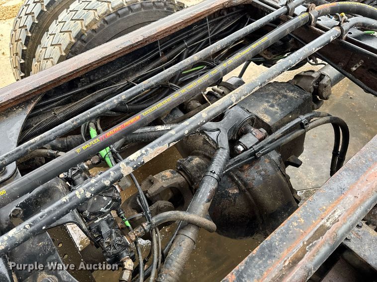 image for item EG7114 2006 Freightliner Business Class M2 refuse truck