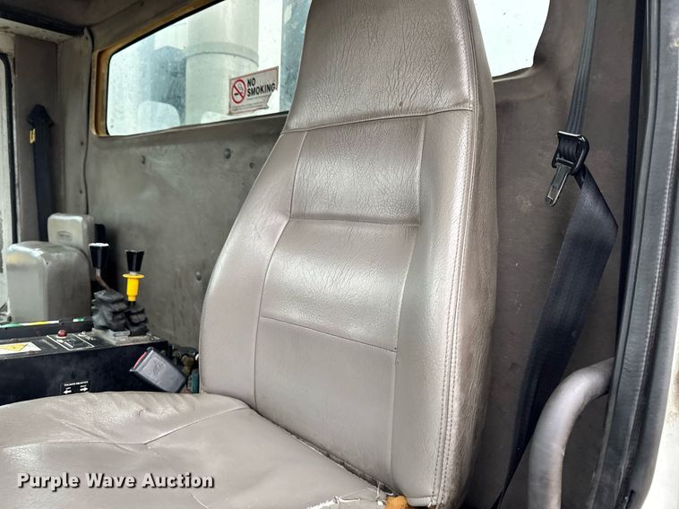 image for item EG7114 2006 Freightliner Business Class M2 refuse truck