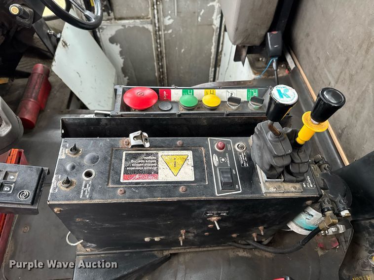 image for item EG7114 2006 Freightliner Business Class M2 refuse truck