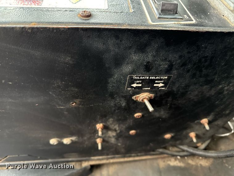 image for item EG7114 2006 Freightliner Business Class M2 refuse truck