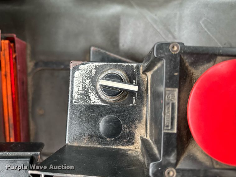 image for item EG7114 2006 Freightliner Business Class M2 refuse truck