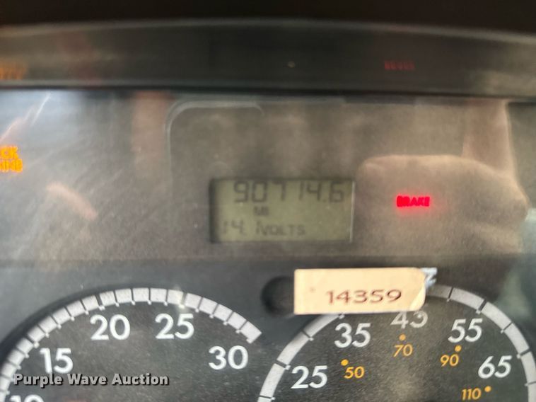 image for item EG7114 2006 Freightliner Business Class M2 refuse truck