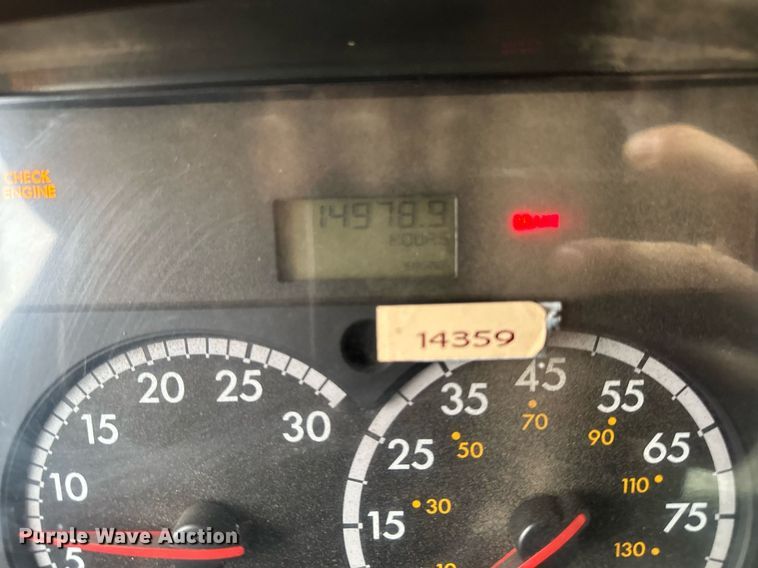 image for item EG7114 2006 Freightliner Business Class M2 refuse truck