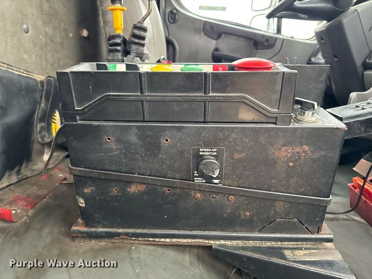 image for item EG7114 2006 Freightliner Business Class M2 refuse truck