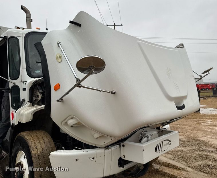 image for item EG7114 2006 Freightliner Business Class M2 refuse truck