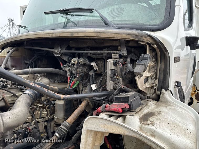 image for item EG7114 2006 Freightliner Business Class M2 refuse truck