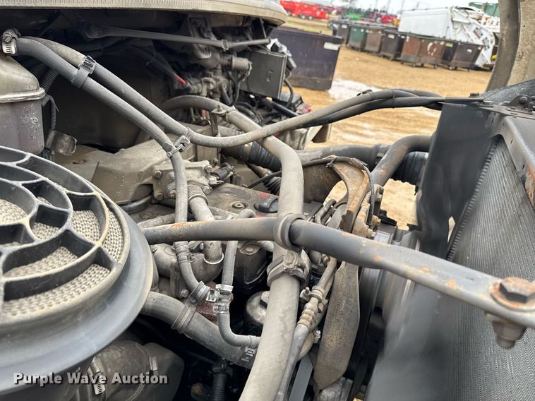 image for item EG7114 2006 Freightliner Business Class M2 refuse truck