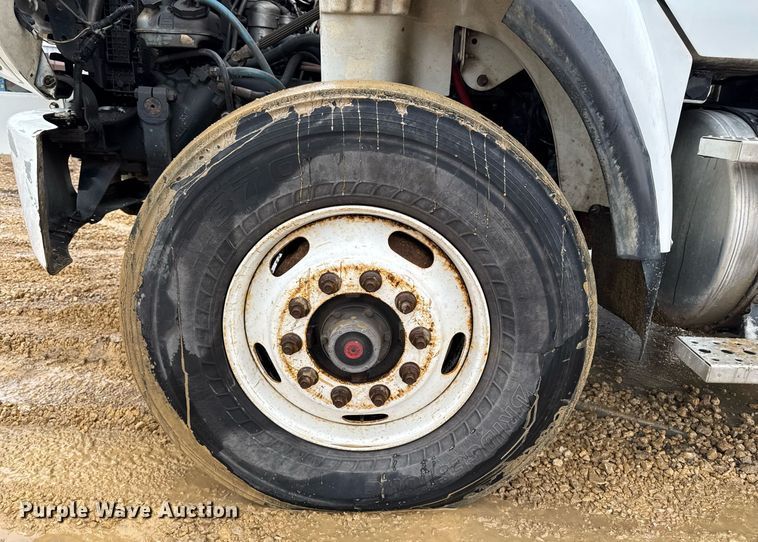 image for item EG7114 2006 Freightliner Business Class M2 refuse truck