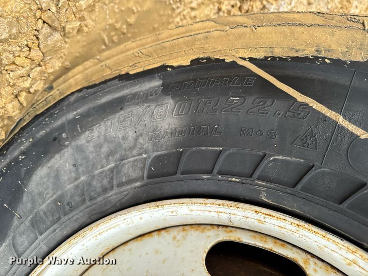 image for item EG7114 2006 Freightliner Business Class M2 refuse truck