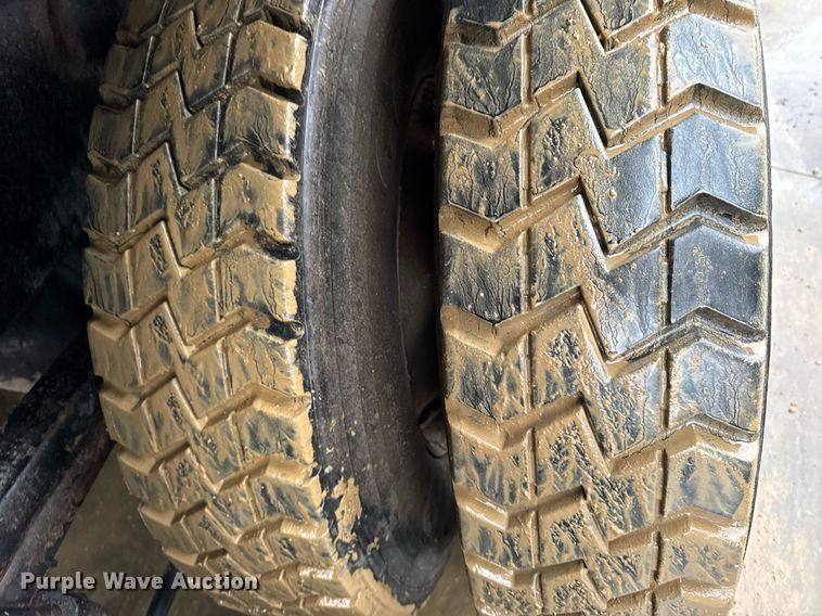 image for item EG7114 2006 Freightliner Business Class M2 refuse truck