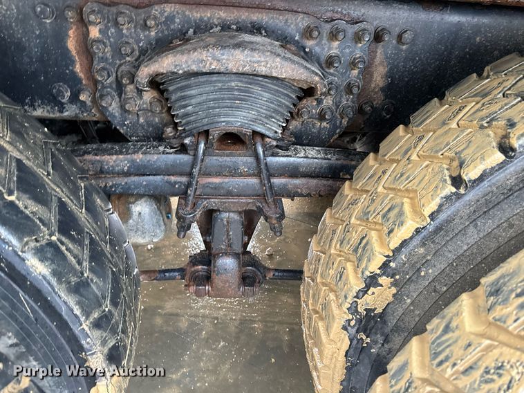 image for item EG7114 2006 Freightliner Business Class M2 refuse truck