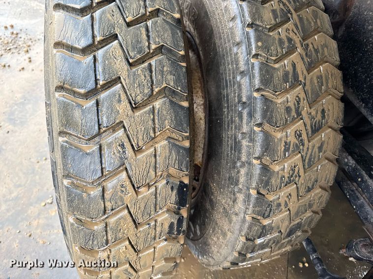 image for item EG7114 2006 Freightliner Business Class M2 refuse truck