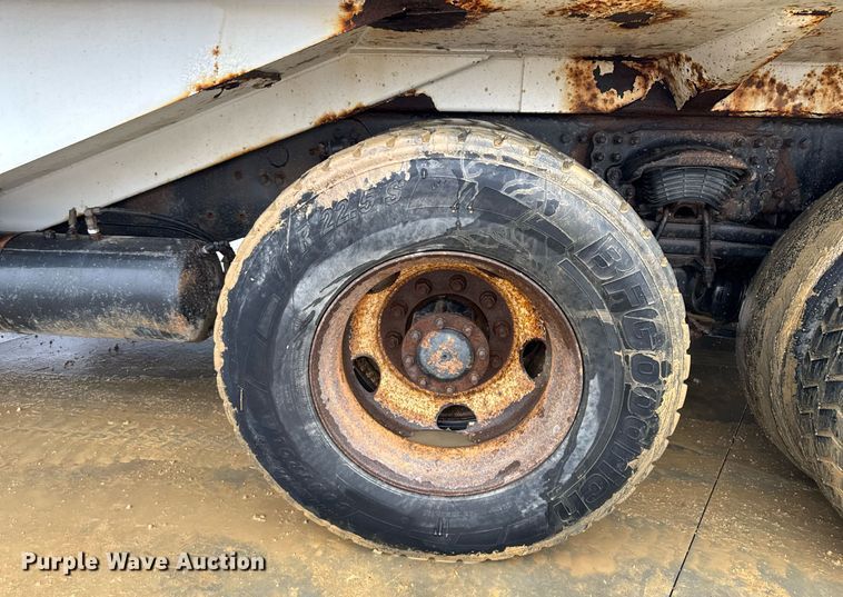 image for item EG7114 2006 Freightliner Business Class M2 refuse truck