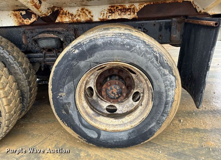 image for item EG7114 2006 Freightliner Business Class M2 refuse truck