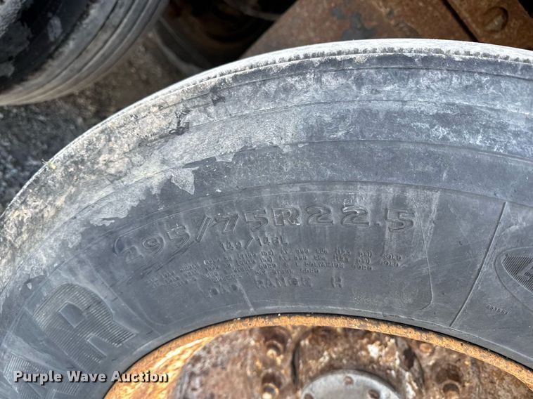 image for item EG7150 2001 Wabash dry van trailer