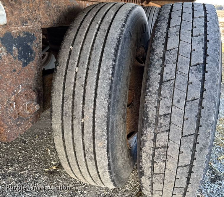 image for item EG7150 2001 Wabash dry van trailer