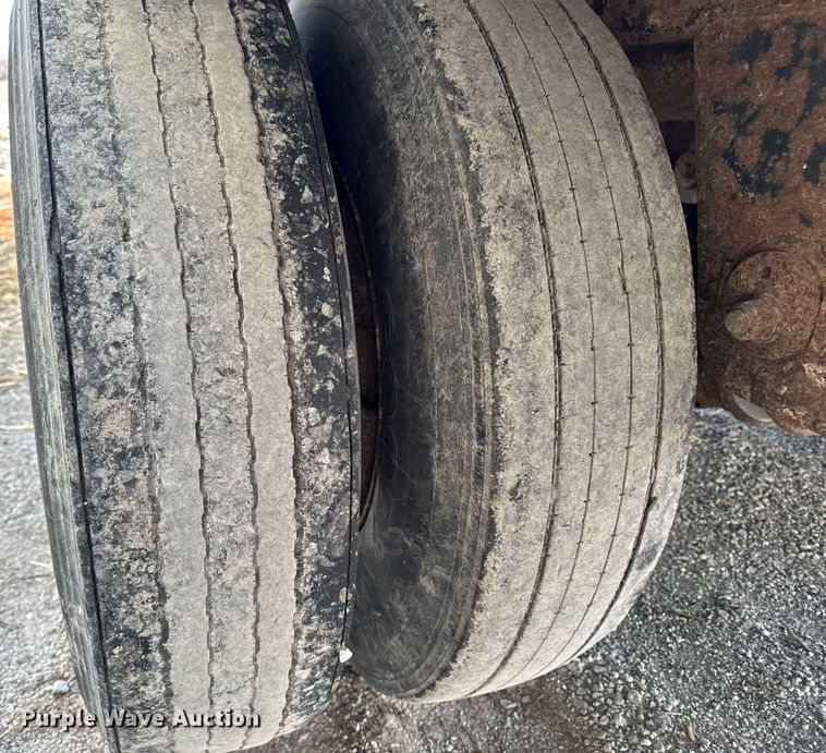 image for item EG7150 2001 Wabash dry van trailer