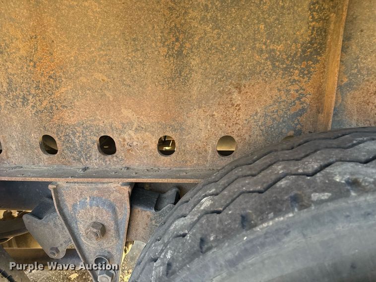 image for item EG7982 1999 Fontaine Trailer Co EFTW-5-8046SLWK flatbed trailer