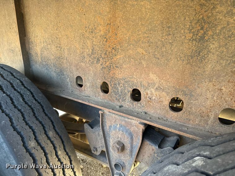 image for item EG7982 1999 Fontaine Trailer Co EFTW-5-8046SLWK flatbed trailer