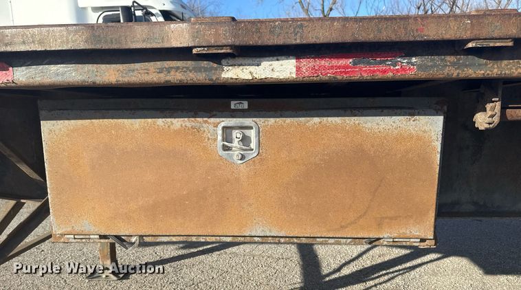 image for item EG7982 1999 Fontaine Trailer Co EFTW-5-8046SLWK flatbed trailer