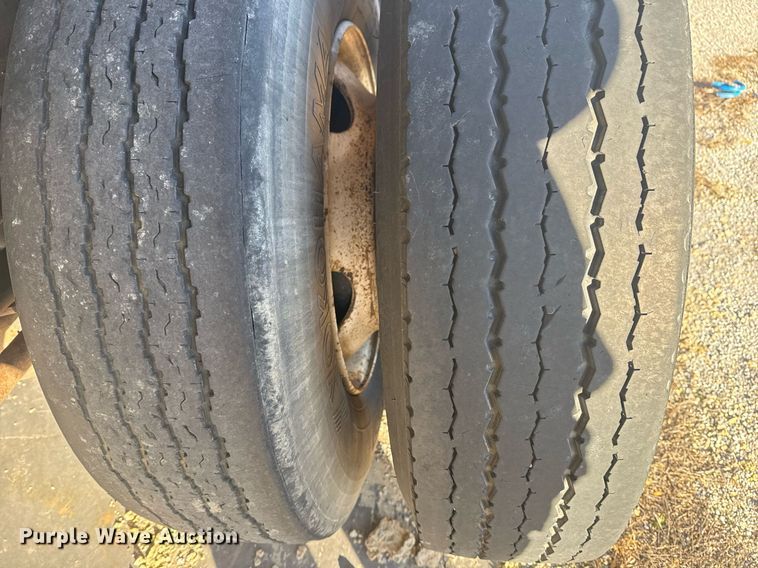 image for item EG7982 1999 Fontaine Trailer Co EFTW-5-8046SLWK flatbed trailer