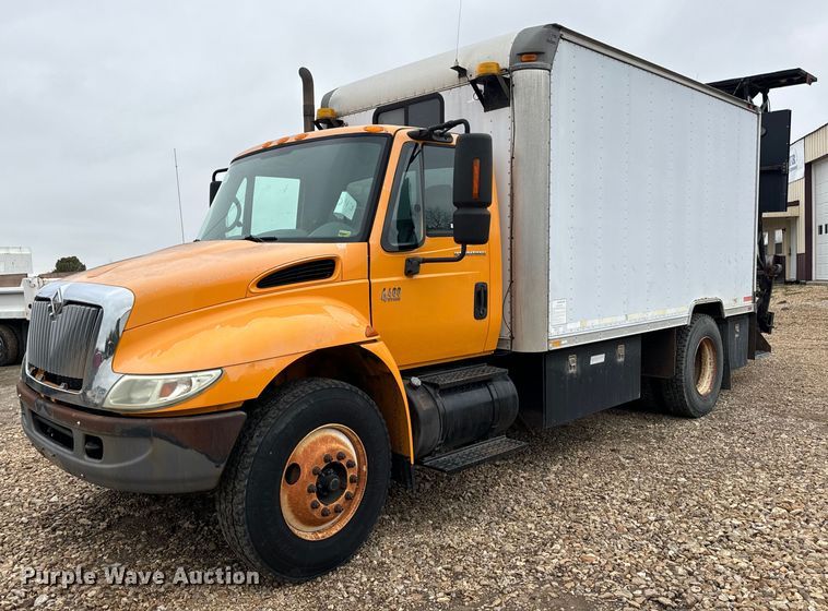image for item EH7170 2003 International 4400 box truck