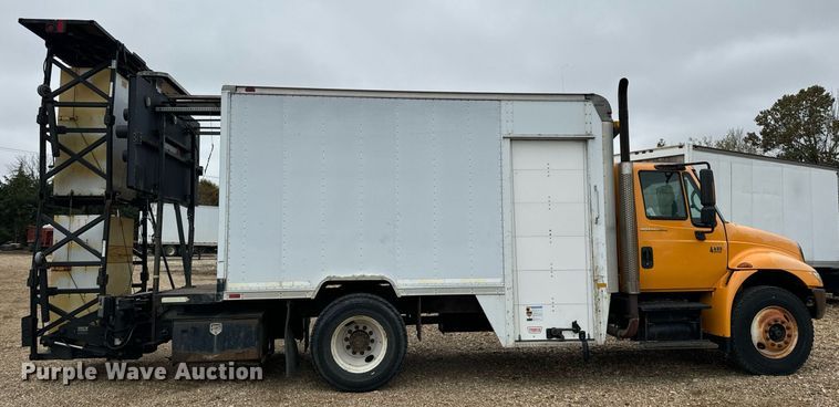 image for item EH7170 2003 International 4400 box truck